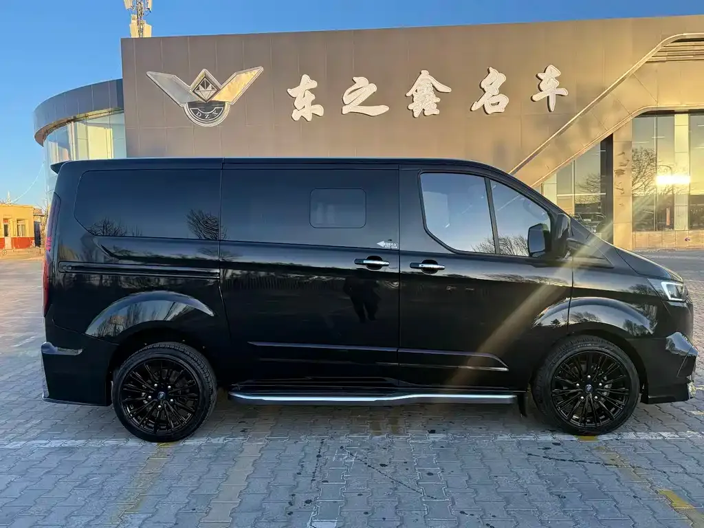 Ford Tourneo — фото 6