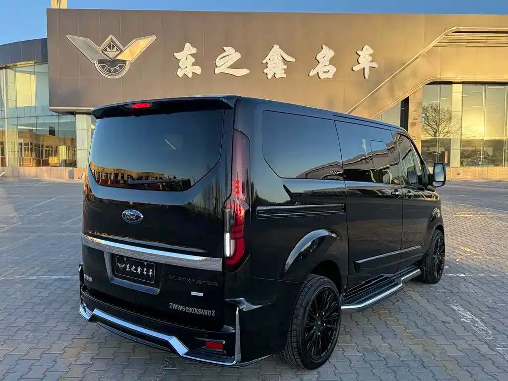 Ford Tourneo — фото 7