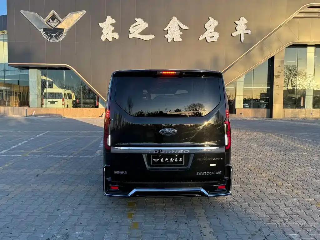 Ford Tourneo — фото 8