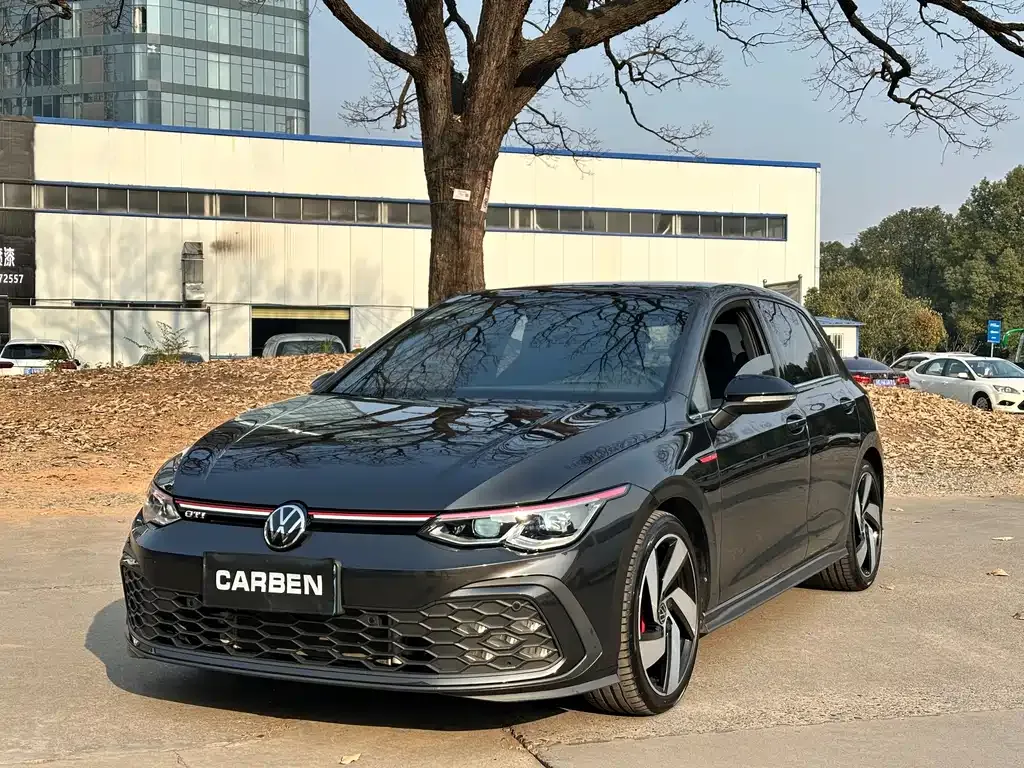 Volkswagen Golf GTI — фото 1