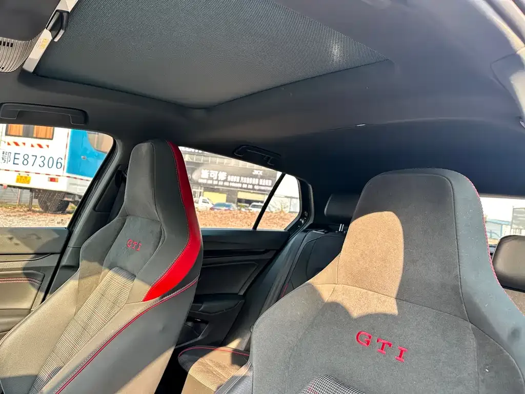 Volkswagen Golf GTI — фото 5