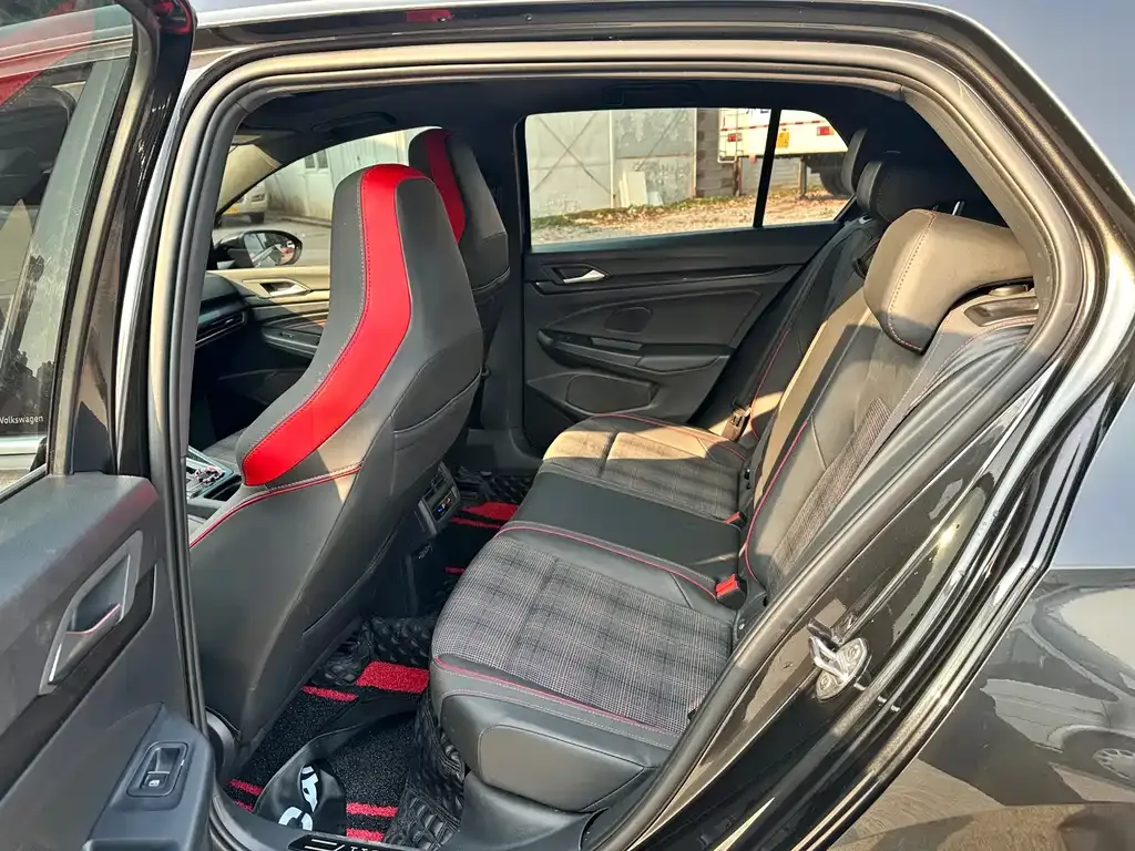 Volkswagen Golf GTI — фото 7