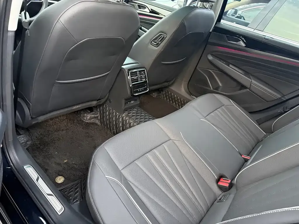 Volkswagen Passat — фото 7