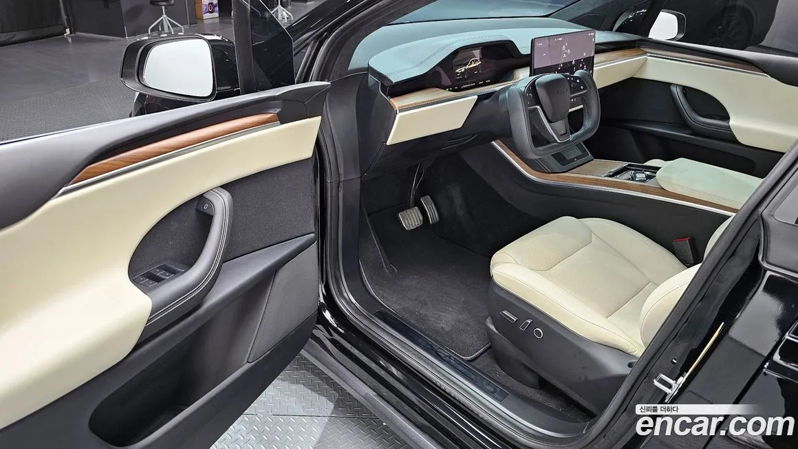 Tesla Model X — фото 10