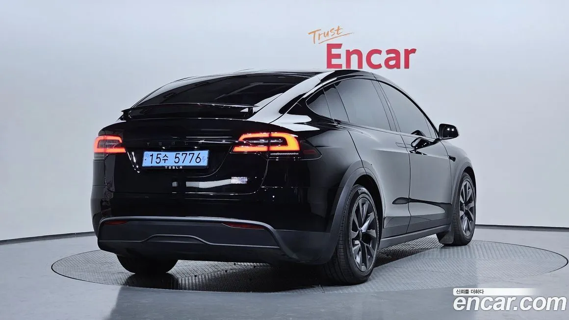 Tesla Model X — фото 3