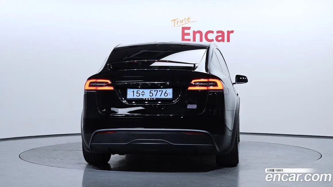Tesla Model X — фото 5