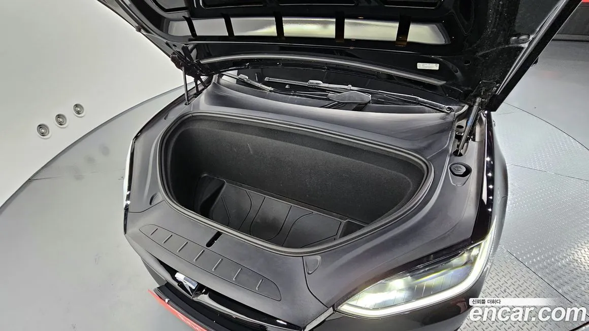 Tesla Model X — фото 2