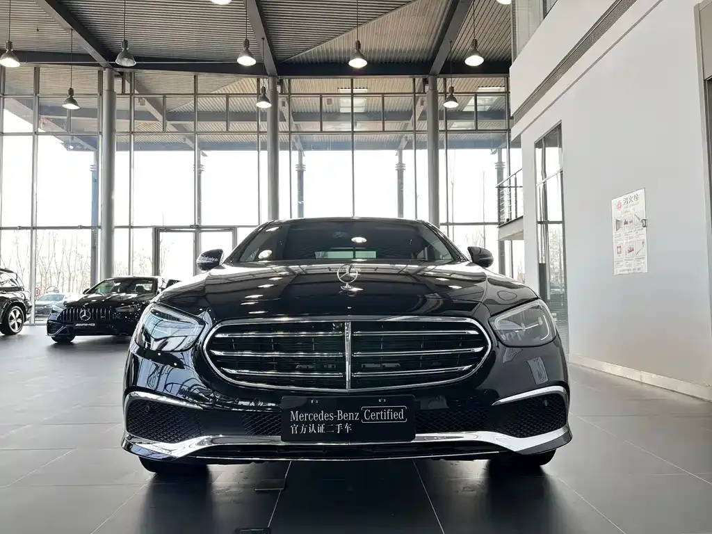 Mercedes-Benz E-Class — фото 1