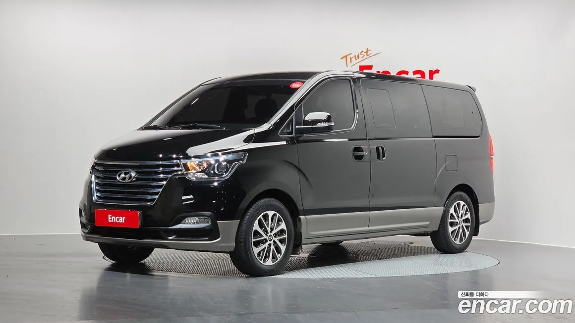 Hyundai Starex — фото 1