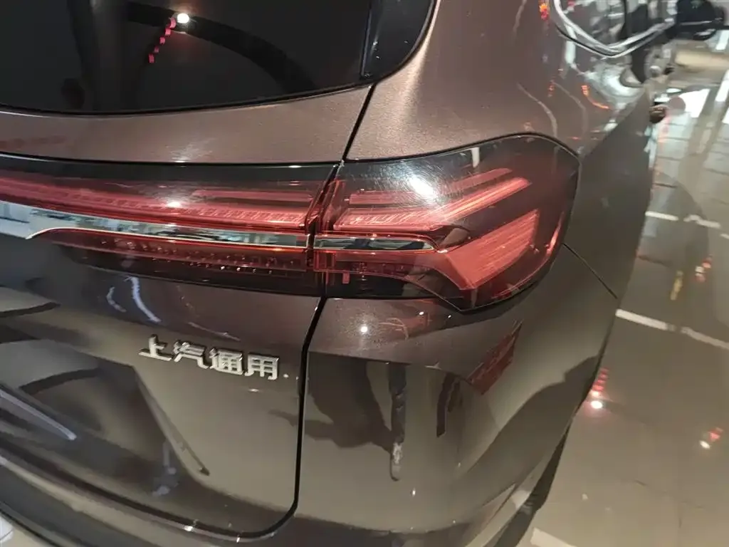 Buick Envision Plus — фото 4
