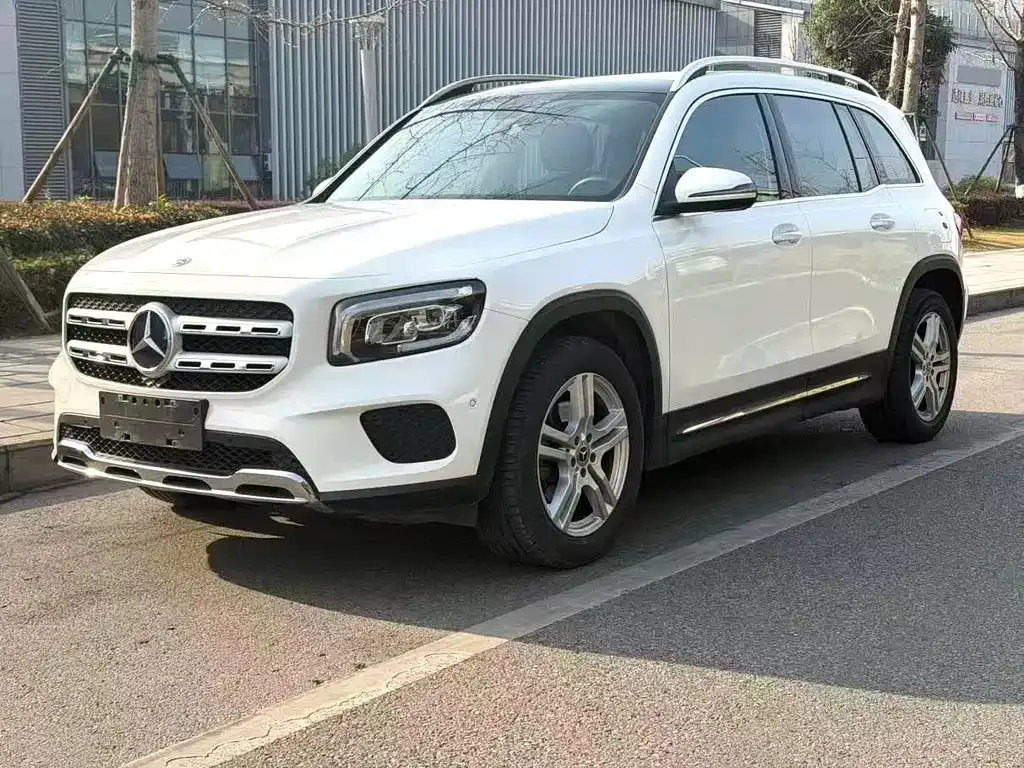 Mercedes-Benz GLB — фото 1