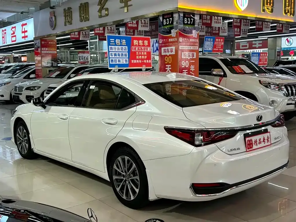Lexus ES — фото 10