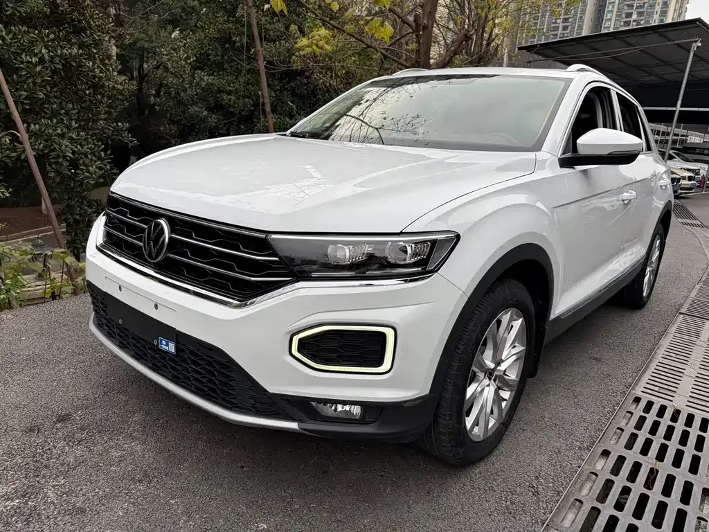 Volkswagen T-Roc — фото 1