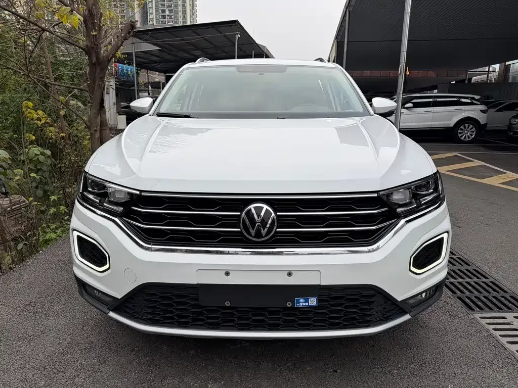 Volkswagen T-Roc — фото 9