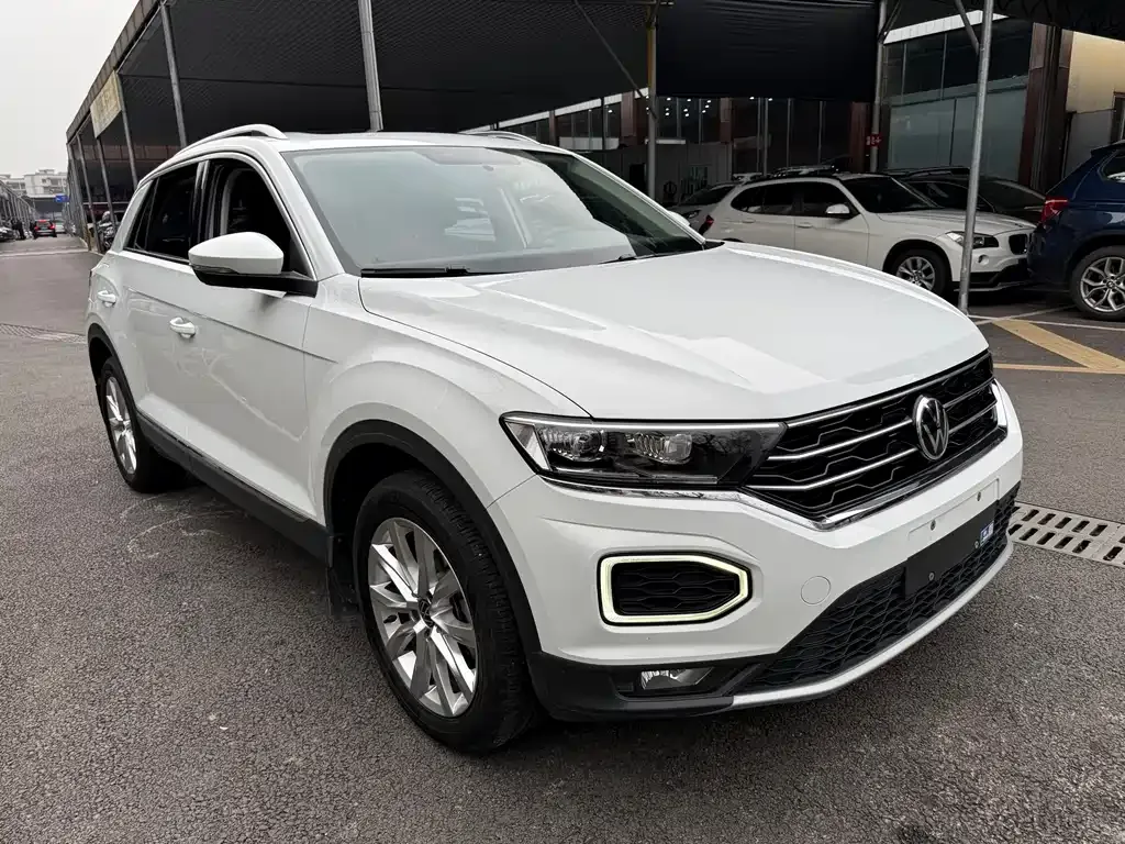 Volkswagen T-Roc — фото 10
