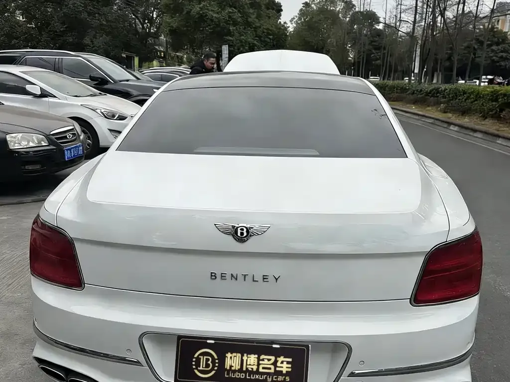 Bentley Flying Spur — фото 6