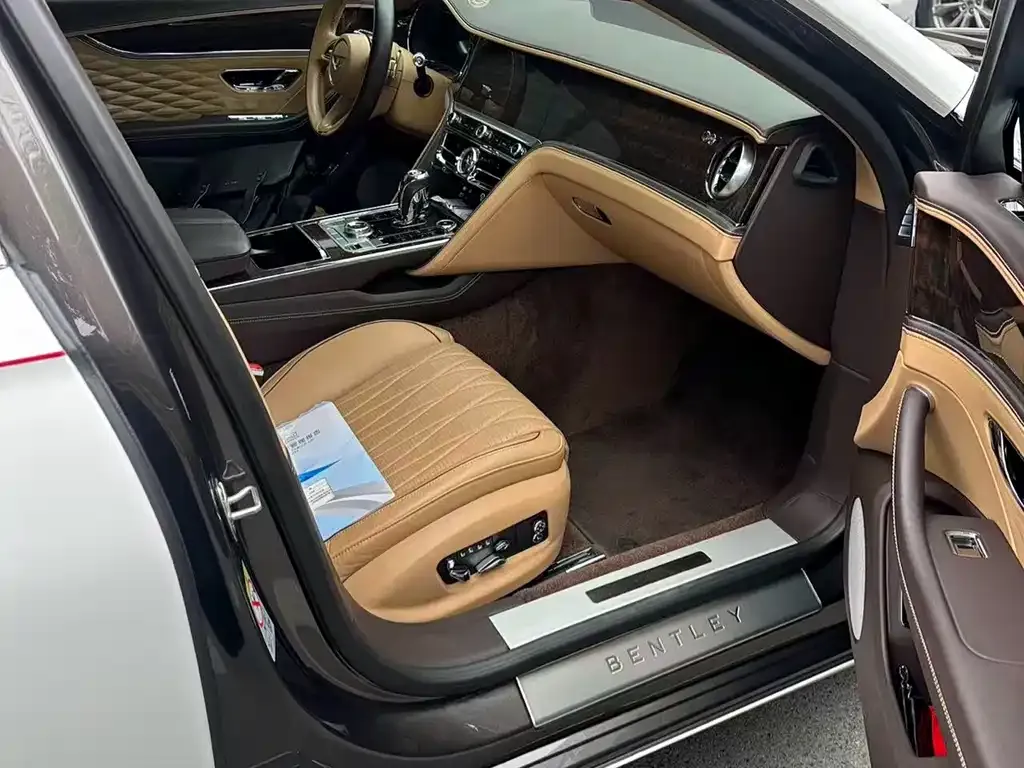 Bentley Flying Spur — фото 7