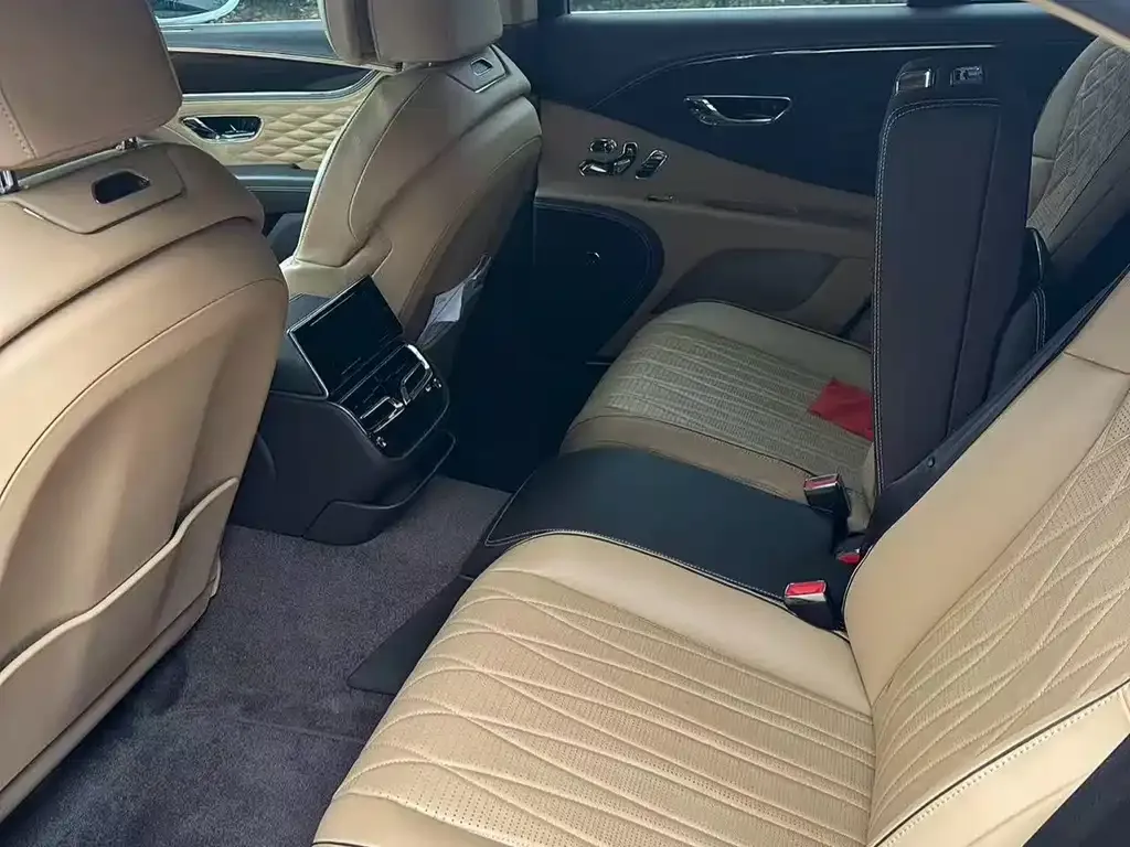Bentley Flying Spur — фото 3