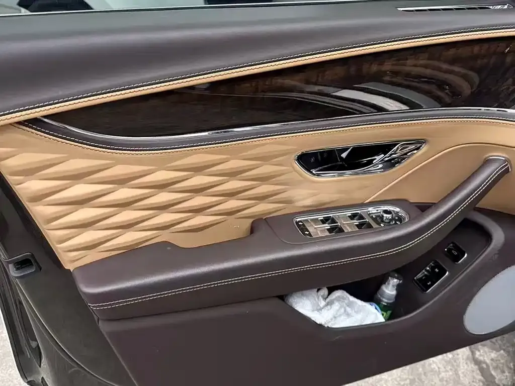 Bentley Flying Spur — фото 4