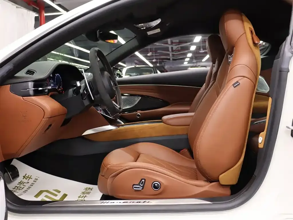 Maserati GranTurismo — фото 6