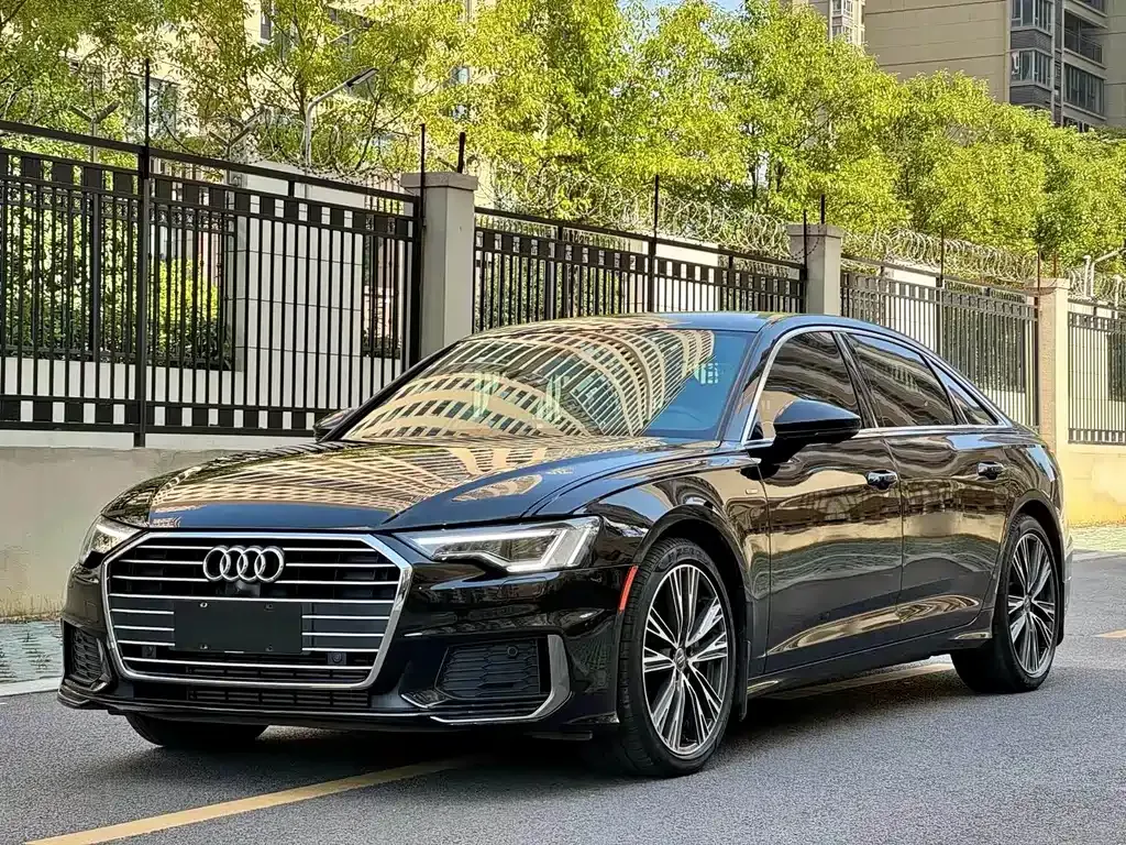 Audi A6L — фото 1