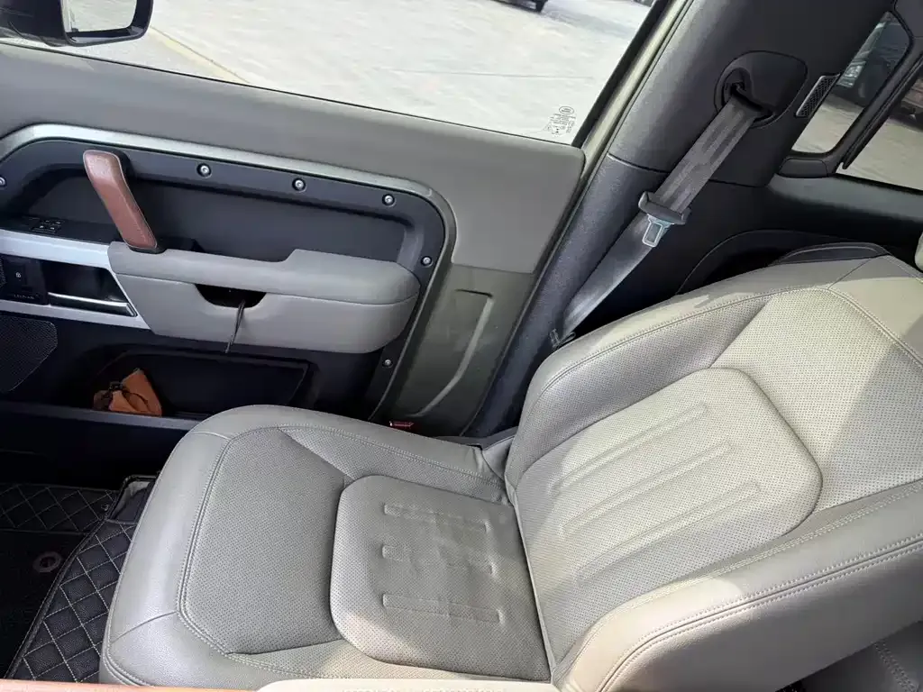 Land Rover Defender — фото 10