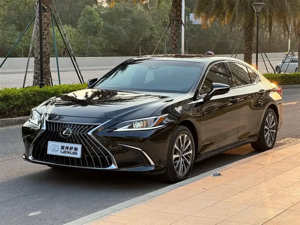 Lexus ES — фото 1