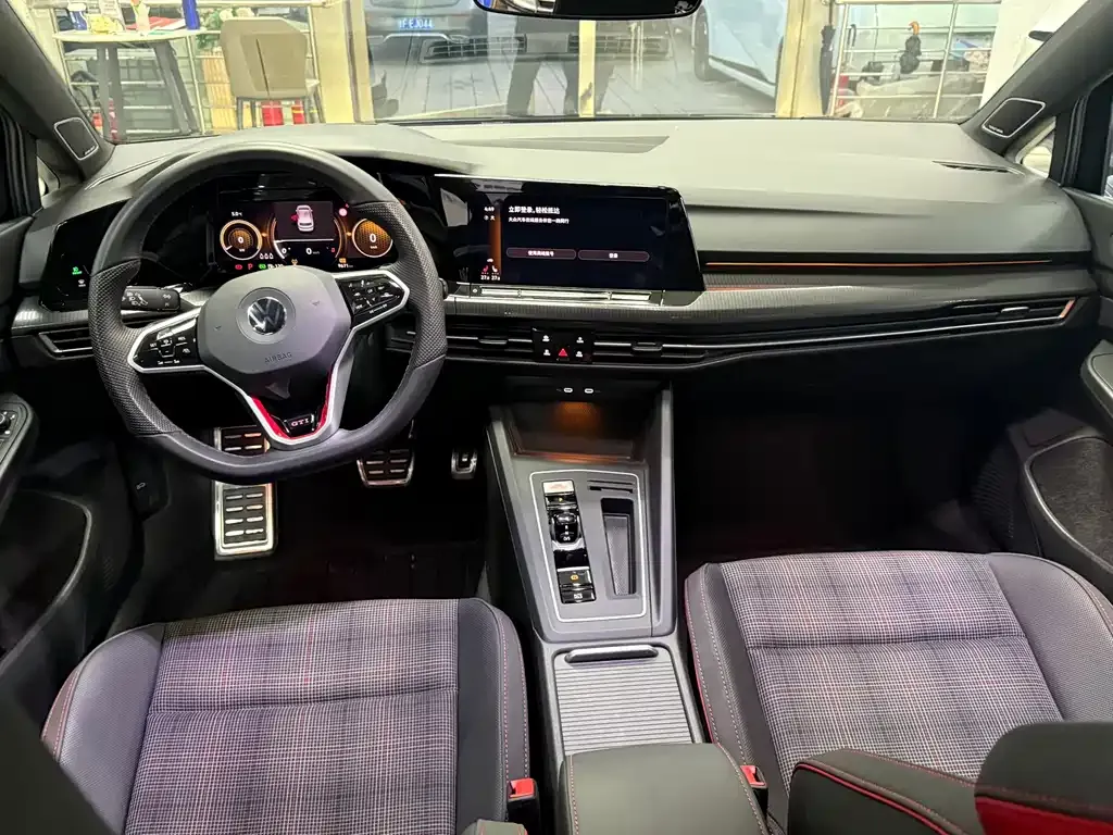 Volkswagen Golf GTI — фото 8