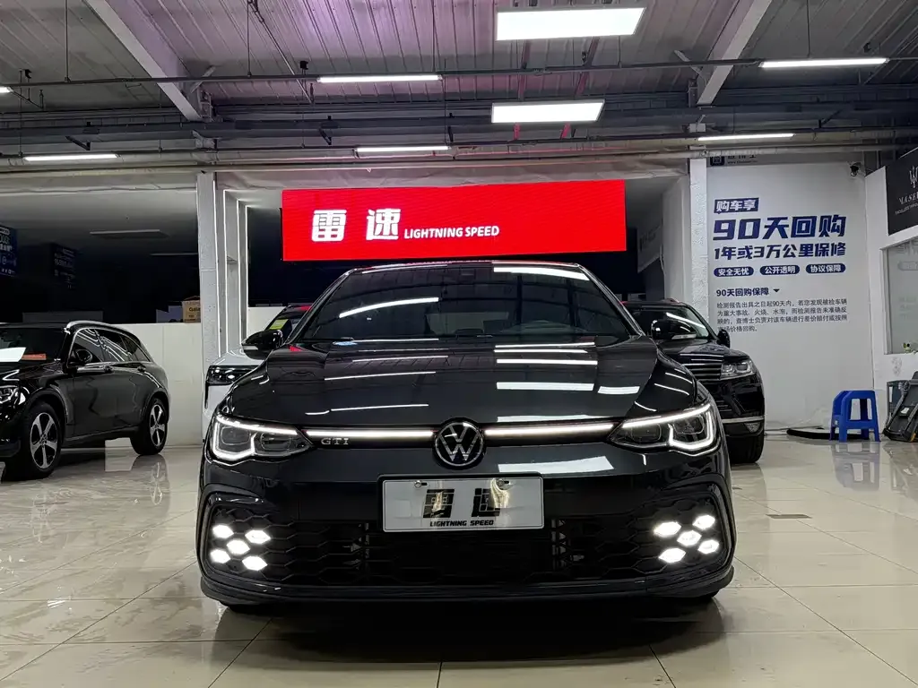 Volkswagen Golf GTI — фото 10