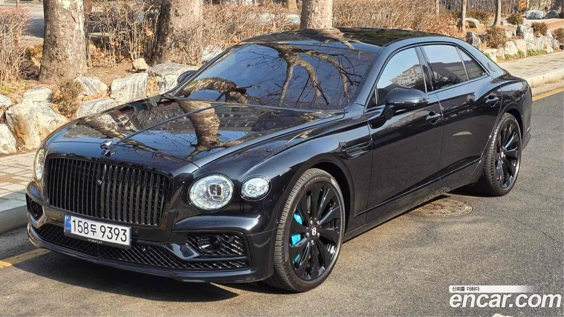 Bentley Flying Spur — фото 1
