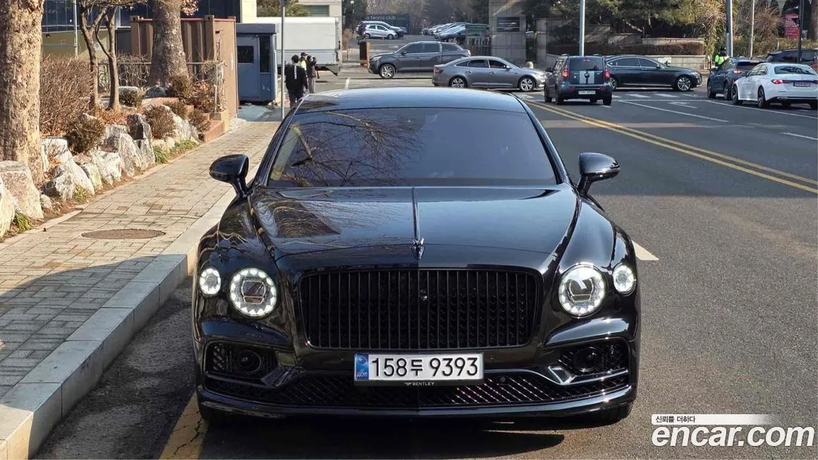 Bentley Flying Spur — фото 8