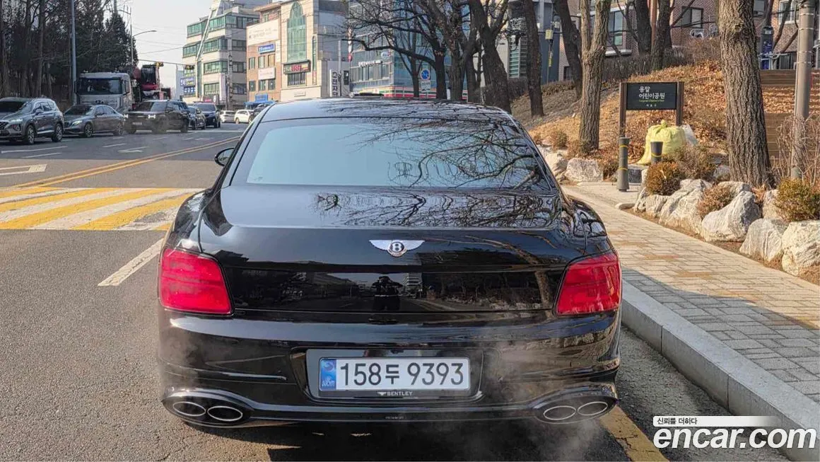 Bentley Flying Spur — фото 4