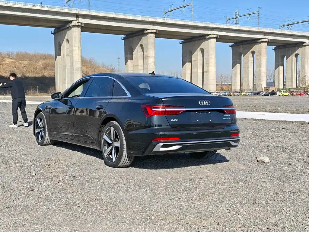 Audi A6L — фото 10