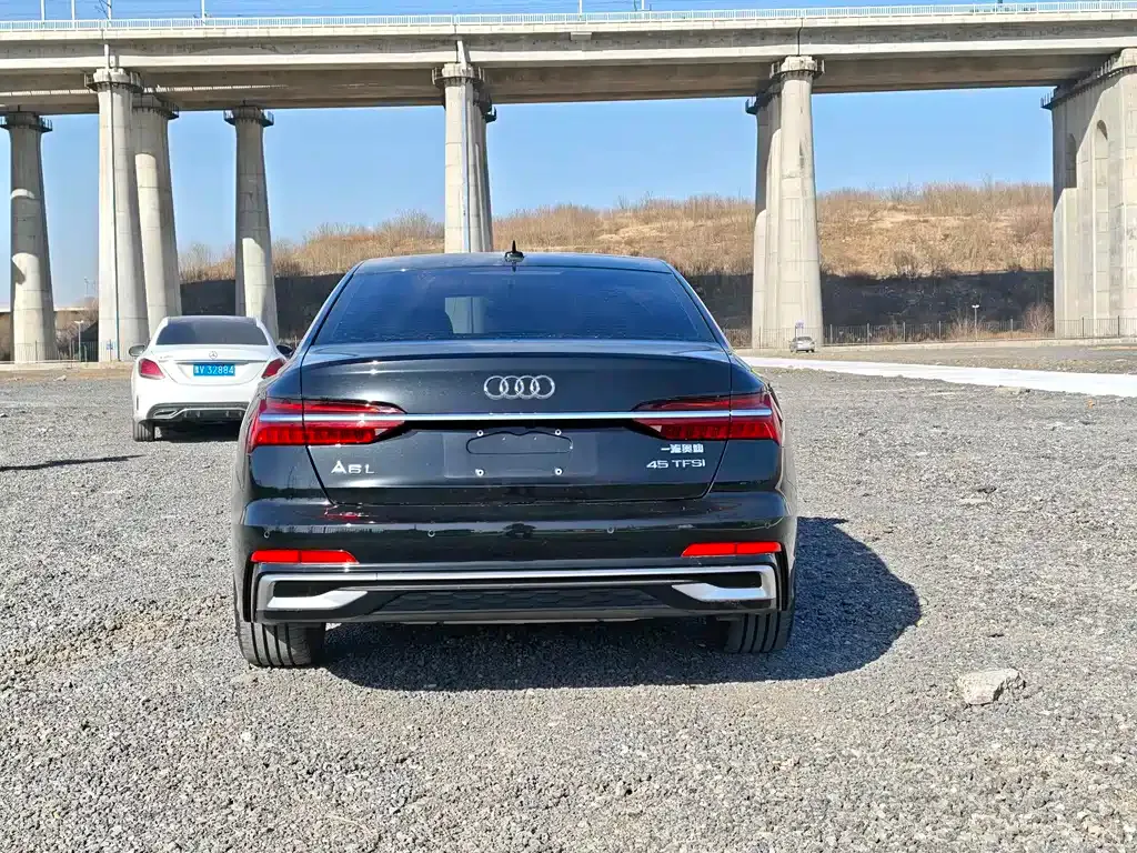 Audi A6L — фото 2