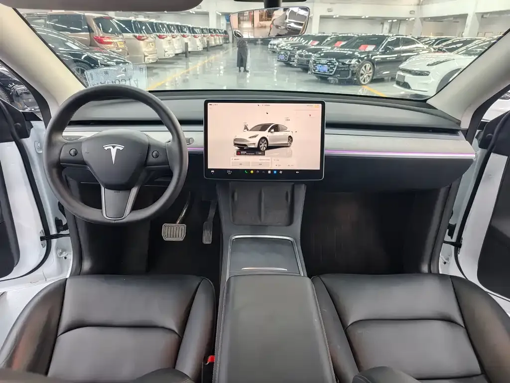 Tesla Model Y — фото 6
