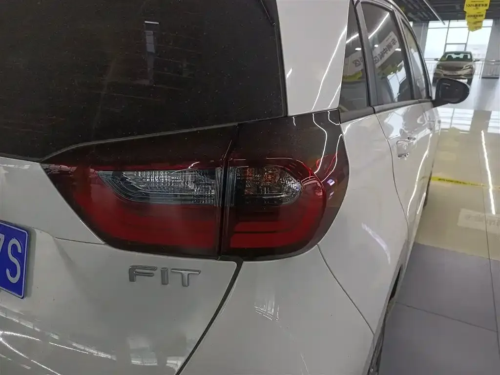 Honda Fit — фото 7