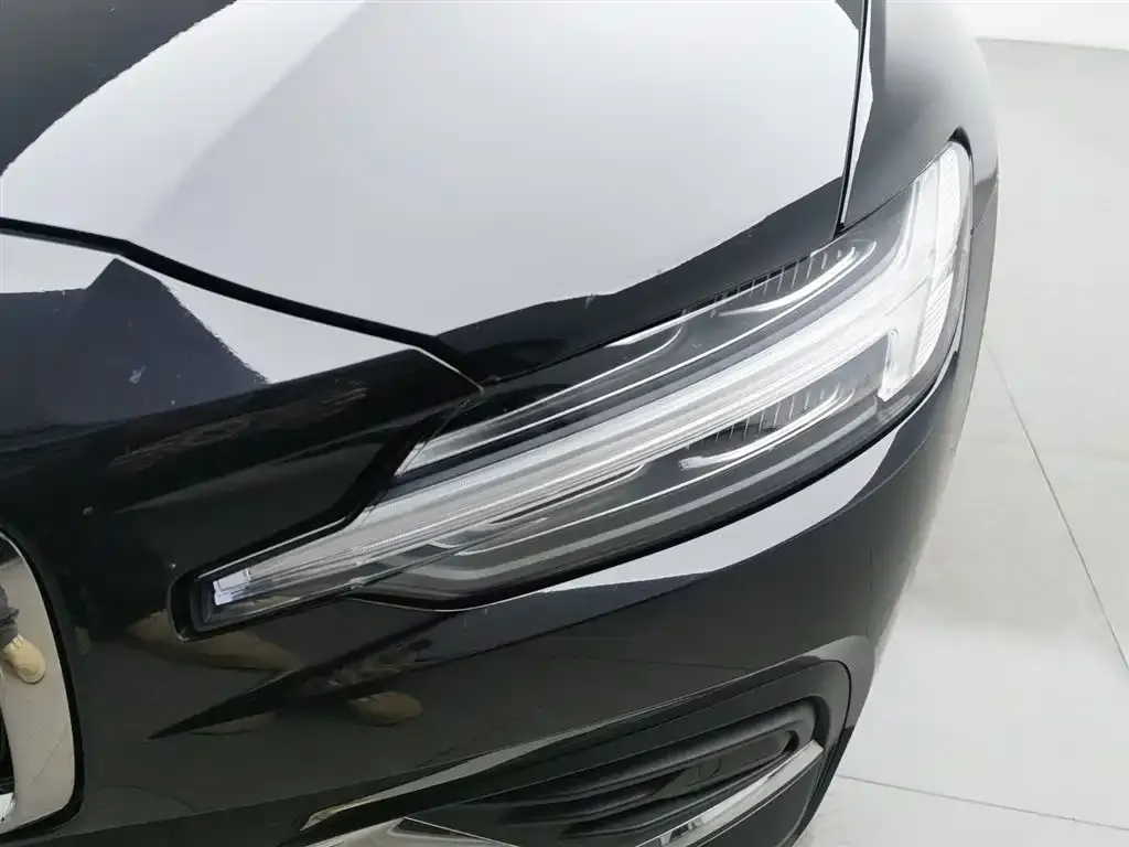Volvo S60 — фото 10