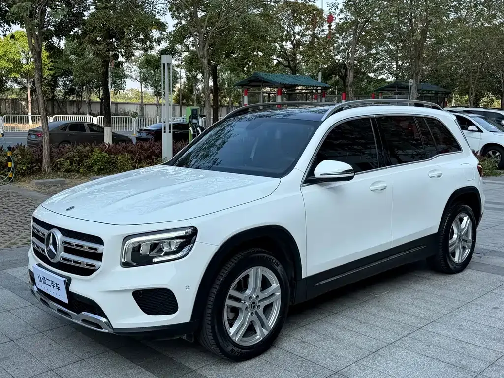 Mercedes-Benz GLB — фото 1