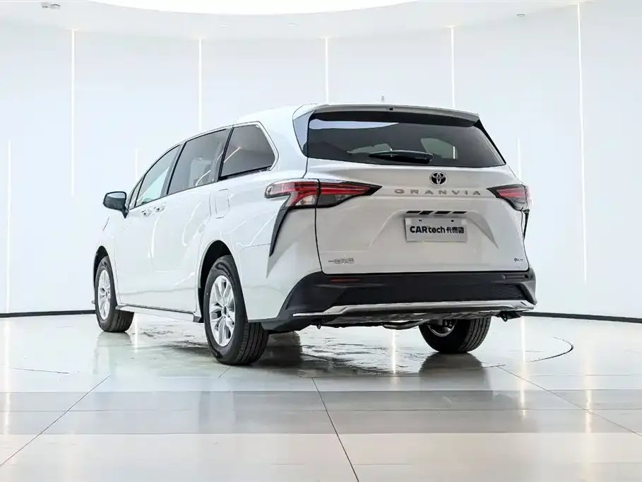 Toyota Granvia — фото 10