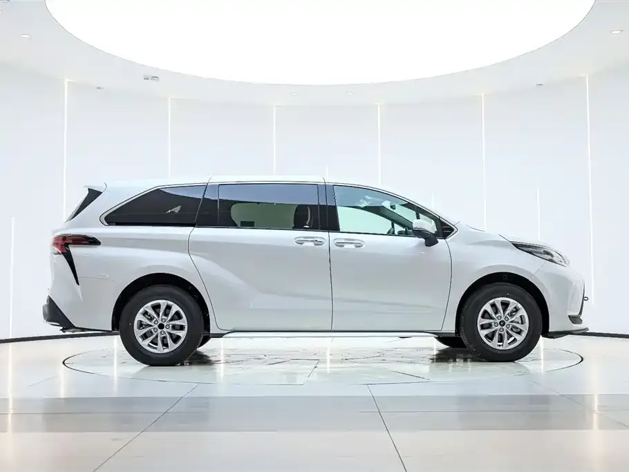 Toyota Granvia — фото 9