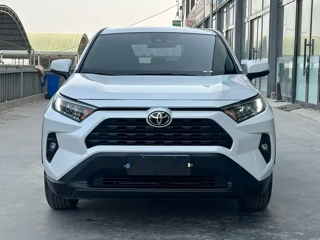 Toyota RAV4 — фото 3