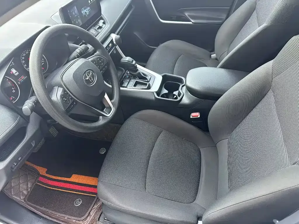 Toyota RAV4 — фото 10