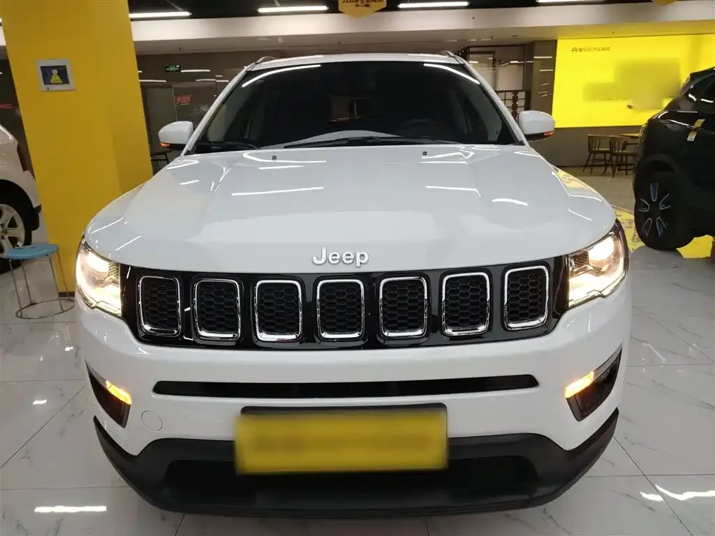 Jeep Compass — фото 9
