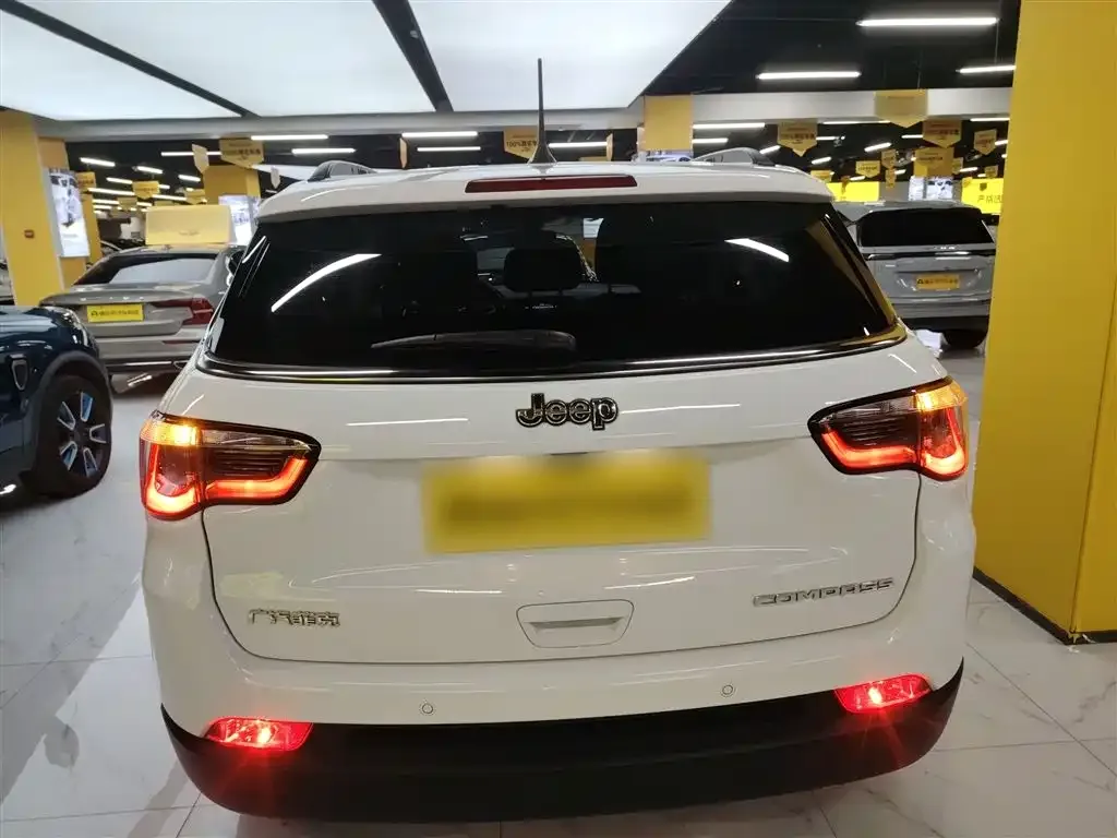 Jeep Compass — фото 6