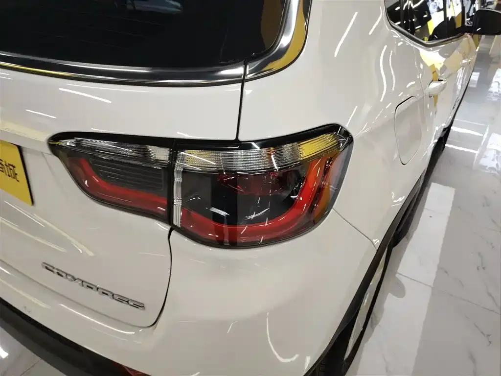Jeep Compass — фото 4