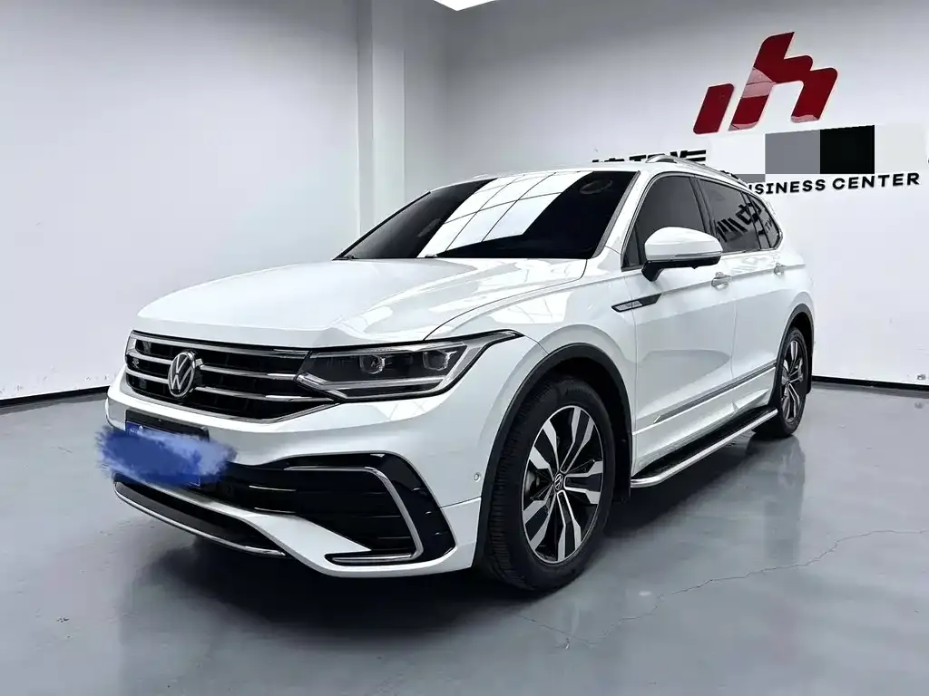 Volkswagen Tiguan L — фото 1