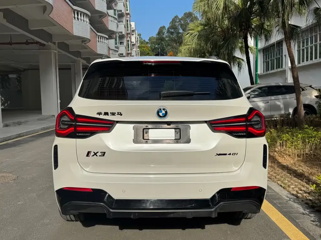 BMW iX3 — фото 10