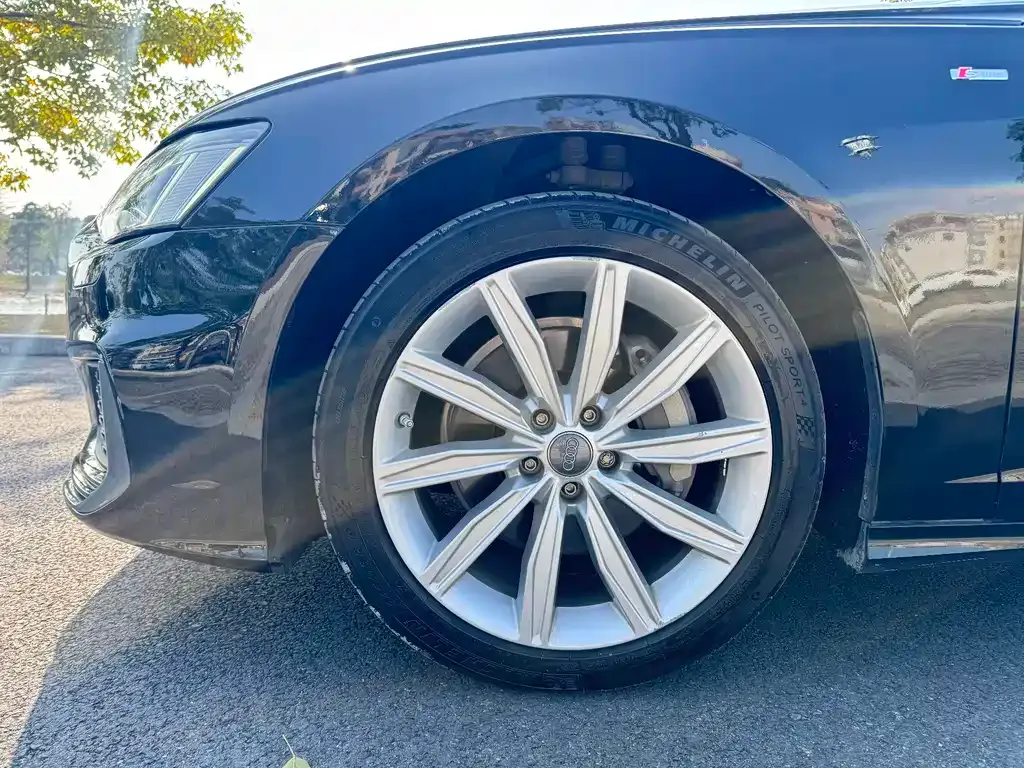 Audi A6L — фото 2