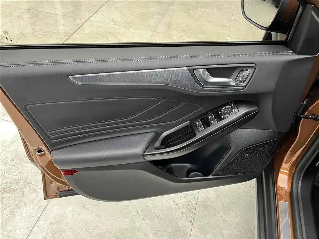 Ford Focus Active — фото 3