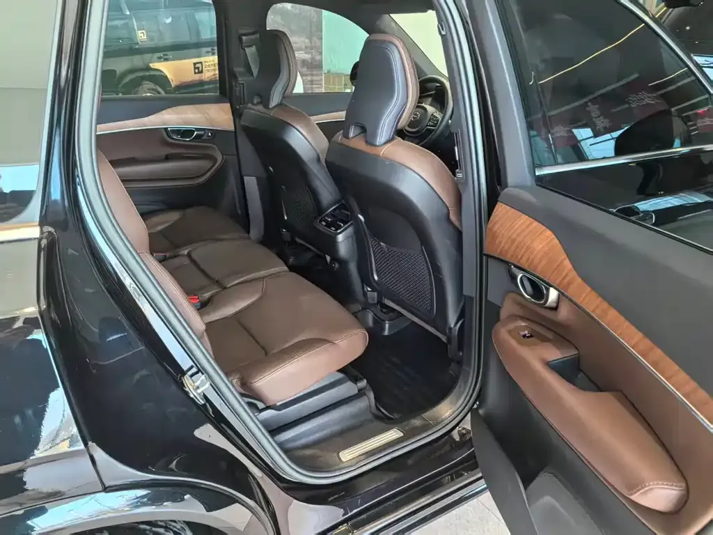 Volvo XC90 — фото 9